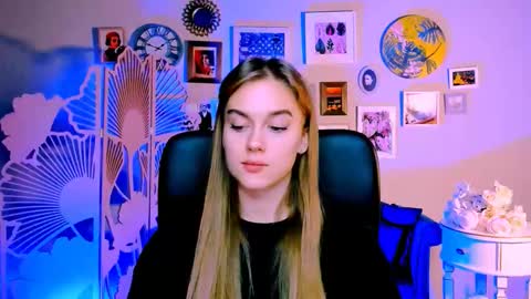 Snapshot of junewoods chatting on 11/14/25, 12:37 junewoods online show from 11/14/25, 12:37