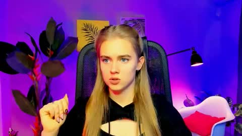 junewoods online show from 11/20/25, 09:20