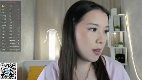 Snapshot of juniebogany chatting on 11/13/25, 04:22 Bella online show from 11/13/25, 04:22