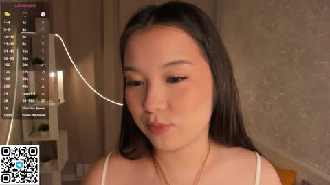 Snapshot of juniebogany chatting on 11/15/25, 04:21 Bella online show from 11/15/25, 04:21