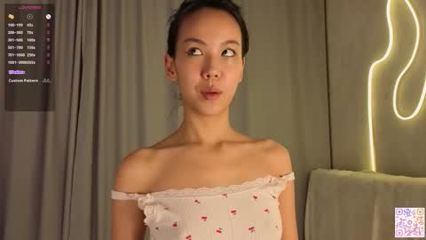 Snapshot of juniebogany chatting on 11/18/25, 06:23 Bella online show from 11/18/25, 06:23