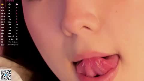 Snapshot of juniebogany chatting on 11/19/25, 06:24 Bella online show from 11/19/25, 06:24