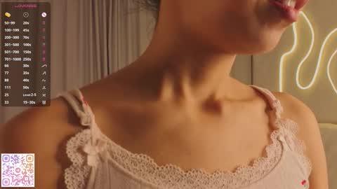 Snapshot of juniebogany chatting on 11/22/25, 06:18 Bella online show from 11/22/25, 06:18