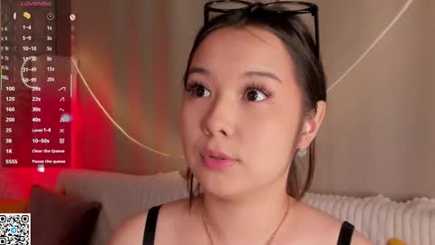 Snapshot of juniebogany chatting on 11/30/25, 06:28 Bella online show from 11/30/25, 06:28