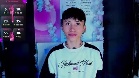 Snapshot of juniior0_0 chatting on 02/18/25, 08:25 Junior online show from 02/18/25, 08:25