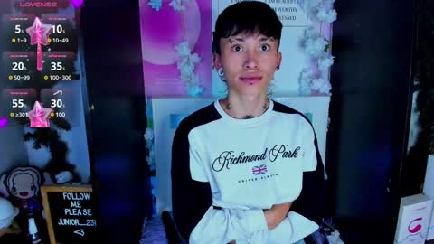 Snapshot of juniior0_0 chatting on 02/18/25, 11:30 Junior online show from 02/18/25, 11:30