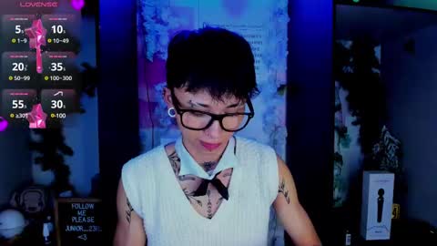 Snapshot of juniior0_0 chatting on 02/19/25, 10:42 Junior online show from 02/19/25, 10:42