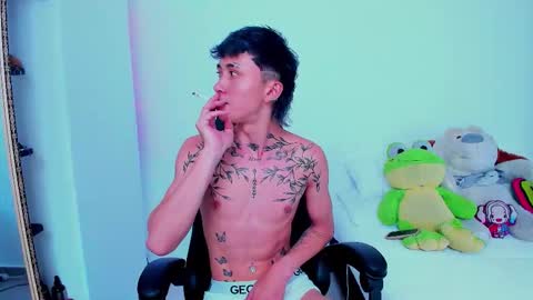 Snapshot of juniior0_0 chatting on 10/30/25, 07:14 Junior online show from 10/30/25, 07:14