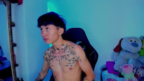 Snapshot of juniior0_0 chatting on 11/18/25, 07:18 Junior online show from 11/18/25, 07:18