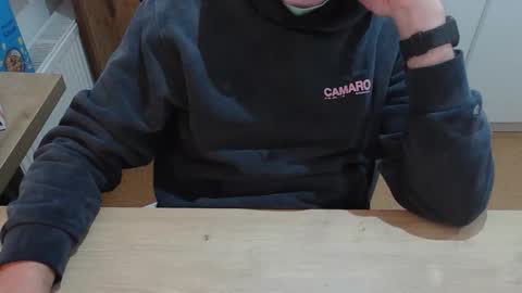 Snapshot of junk2711 chatting on 10/19/25, 01:23 junk2711 online show from 10/19/25, 01:23