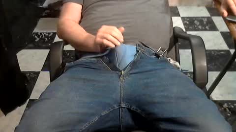 Snapshot of junkerdc1 chatting on 04/08/26, 03:17 junkerdc1 online show from 04/08/26, 03:17