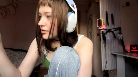 Snapshot of junkogautney chatting on 04/10/26, 03:50 Elizabeth online show from 04/10/26, 03:50