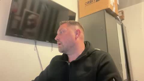 Snapshot of junky345 chatting on 04/12/26, 08:03 Junky online show from 04/12/26, 08:03