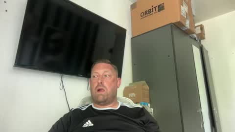 Snapshot of junky345 chatting on 04/13/26, 12:54 Junky online show from 04/13/26, 12:54