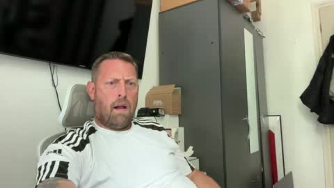 Snapshot of junky345 chatting on 06/21/26, 12:30 Junky online show from 06/21/26, 12:30