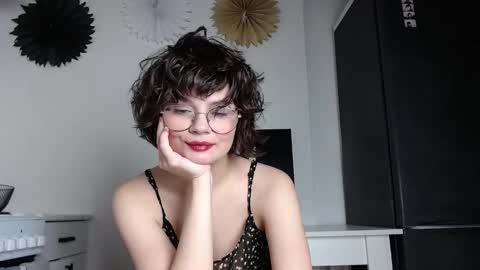 Snapshot of junnewers chatting on 10/21/25, 12:22 JunneWers online show from 10/21/25, 12:22