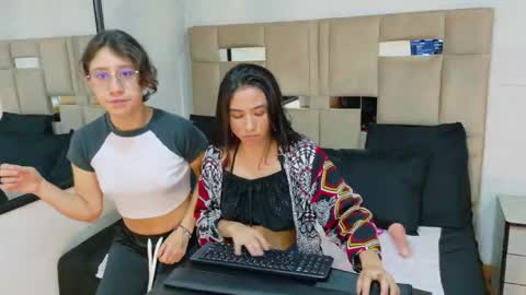 Snapshot of jupiter_saturno chatting on 11/10/25, 05:01 Jupiter y Saturno online show from 11/10/25, 05:01