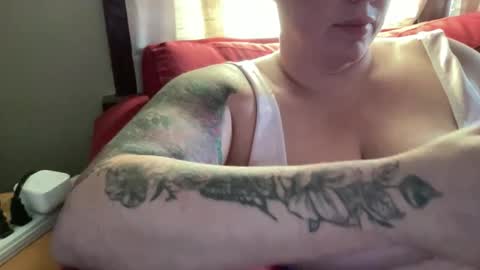 Flirty influncer online show from 10/17/25, 01:25