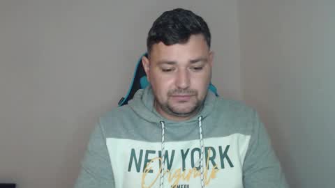 Snapshot of just_a_nice_guy_27 chatting on 11/12/25, 11:21 Alex online show from 11/12/25, 11:21