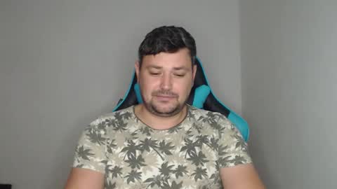 Snapshot of just_a_nice_guy_27 chatting on 12/17/25, 11:27 Alex online show from 12/17/25, 11:27