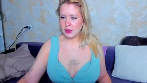 Snapshot of just_alex__ chatting on 05/21/26, 01:01 Alex Alexandra online show from 05/21/26, 01:01