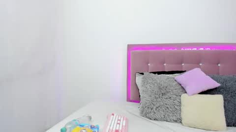 Snapshot of just_isa chatting on 12/19/24, 12:13 Isa y Luci online show from 12/19/24, 12:13