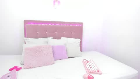 Snapshot of just_isa chatting on 03/06/25, 12:54 Isa y Luci online show from 03/06/25, 12:54