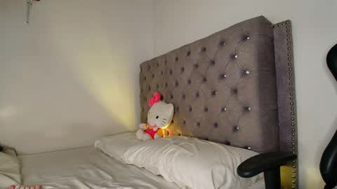 Snapshot of just_isa chatting on 04/10/26, 06:56 Isa y Luci online show from 04/10/26, 06:56