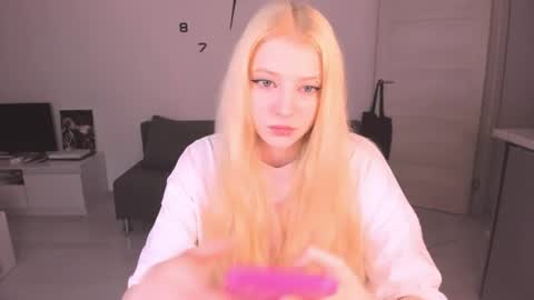 Snapshot of just_jessy_meow chatting on 06/24/26, 07:35 JESSY online show from 06/24/26, 07:35