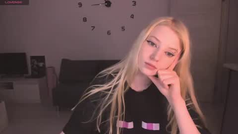 Snapshot of just_jessy_meow chatting on 06/25/26, 07:51 JESSY online show from 06/25/26, 07:51