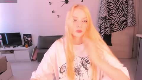 Snapshot of just_jessy_meow chatting on 07/08/26, 04:50 JESSY online show from 07/08/26, 04:50