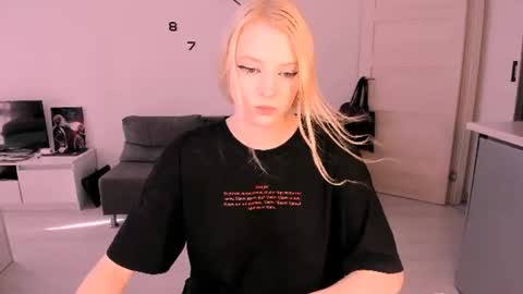Snapshot of just_jessy_meow chatting on 07/25/26, 02:25 JESSY online show from 07/25/26, 02:25