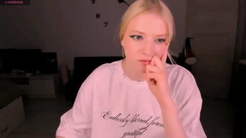 Snapshot of just_jessy_meow chatting on 08/02/26, 06:50 JESSY online show from 08/02/26, 06:50