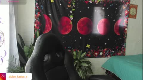 Snapshot of just_katiex chatting on 01/08/25, 09:23 Sofia online show from 01/08/25, 09:23