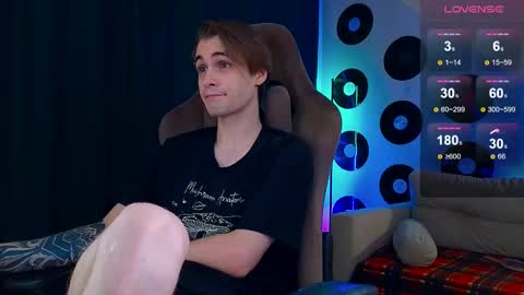 Snapshot of just_sammy chatting on 10/12/25, 03:33 Samuel online show from 10/12/25, 03:33