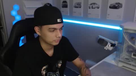 Snapshot of justagamerxxx chatting on 12/19/25, 02:07 Rhys online show from 12/19/25, 02:07