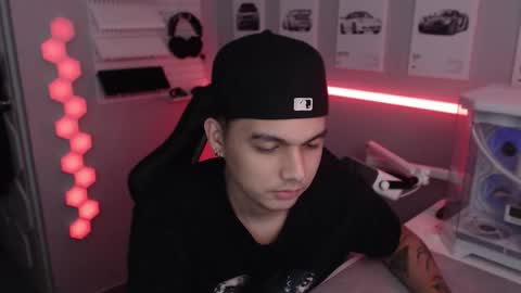 Snapshot of justagamerxxx chatting on 12/20/25, 01:12 Rhys online show from 12/20/25, 01:12