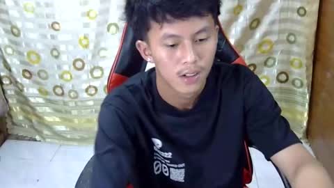 Snapshot of justcallme_james chatting on 03/19/26, 01:15 James online show from 03/19/26, 01:15