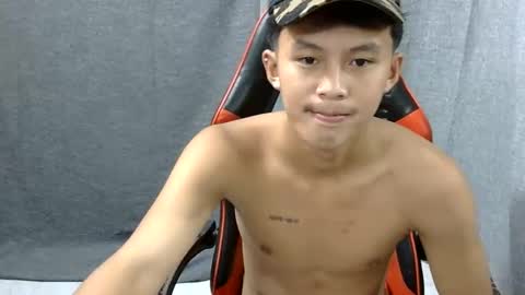 Snapshot of justcallme_james chatting on 04/18/26, 05:33 James online show from 04/18/26, 05:33