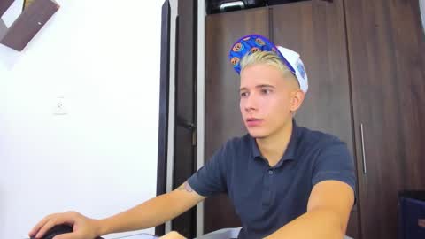 Snapshot of justin_biker chatting on 11/04/25, 12:37 justin_biker online show from 11/04/25, 12:37