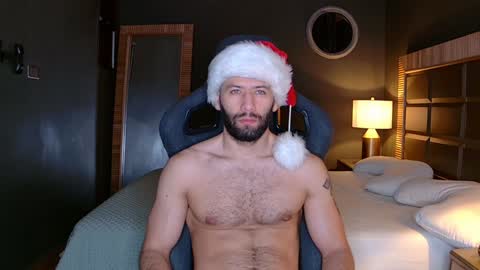 Snapshot of justin_hton chatting on 12/05/24, 10:23 Justin online show from 12/05/24, 10:23