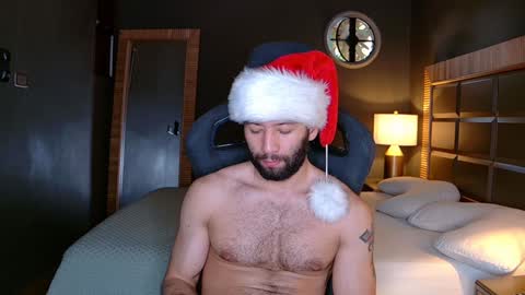 Snapshot of justin_hton chatting on 12/15/24, 01:43 Justin online show from 12/15/24, 01:43