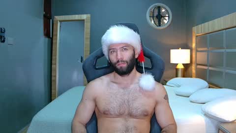 Snapshot of justin_hton chatting on 12/18/24, 01:02 Justin online show from 12/18/24, 01:02