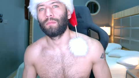 Snapshot of justin_hton chatting on 12/19/24, 10:02 Justin online show from 12/19/24, 10:02