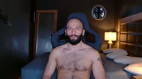 Snapshot of justin_hton chatting on 01/06/25, 09:43 Justin online show from 01/06/25, 09:43