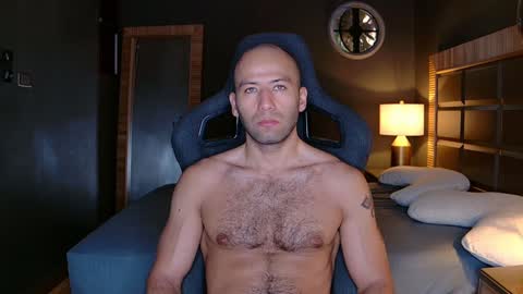 Snapshot of justin_hton chatting on 02/04/25, 12:22 Justin online show from 02/04/25, 12:22