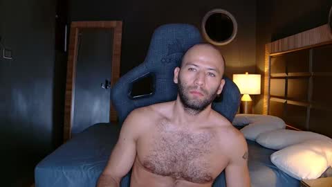 Snapshot of justin_hton chatting on 02/16/25, 12:19 Justin online show from 02/16/25, 12:19