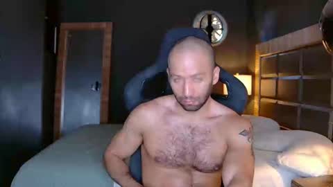 Snapshot of justin_hton chatting on 03/05/25, 01:50 Justin online show from 03/05/25, 01:50