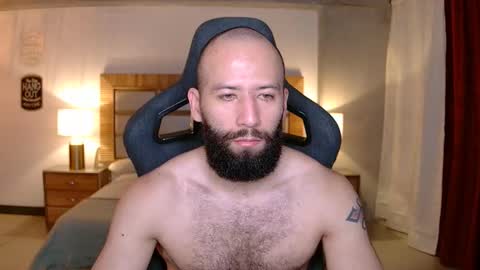 Snapshot of justin_hton chatting on 11/30/25, 02:37 Justin online show from 11/30/25, 02:37