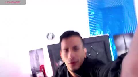 Snapshot of justin_melendez chatting on 12/24/24, 08:22 JUSTIN online show from 12/24/24, 08:22